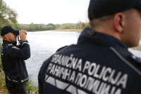 Gradiška: Spriječeno krijumčarenje 16 migranata, uhapšene dve osobe