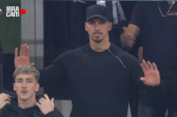Kad Ibrahimović navija mlađi saigrači dobiju ćušku VIDEO