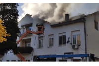 Gorjela zgrada na trgu u Bratuncu