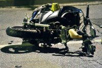 U nezgodi kod Prijedora stradao motociklista, maloljetnik teško povrijeđen