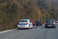 Ribnik: Tri osobe povrijeđene u sudaru dva automobila i teretnog vozila