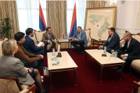 Dodik razgovarao sa delegacijom pozorišta "Aleksandrinski" iz Sankt Peterburga