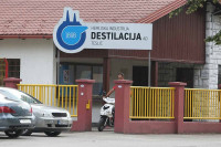 "Destilacija" Teslić ugasila jedan pogon zbog nedostatka sirovine