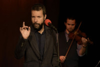 Nebojša Kuruzović, pjesnik, o kabareu “Neka ostane među nama”: Ljudski razgovori uz vino, poeziju i muziku