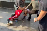 Profesionalni bokseri se potukli nasred ulice VIDEO