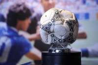 Lopta iz Maradoninog gola “božijom rukom” prodata za dva miliona funti