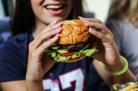 Nutricionisti: Brzo žvakanje hrane može biti uzrok problema sa varenjem