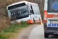 Аутобус који је превозио раднике слетио са пута код Раче, повријеђено 15 особа