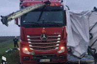 Два камиона се запалила након судара код Ковиља, нема жртава