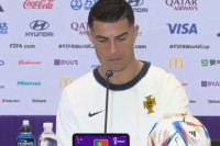 Ronaldovo obraćanje trajalo samo 132 sekunde, glavom odmahivao na pitanje pa napustio salu