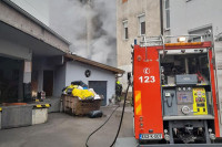 Požar u centru Banjaluke: Na terenu veći broj vatrogasaca