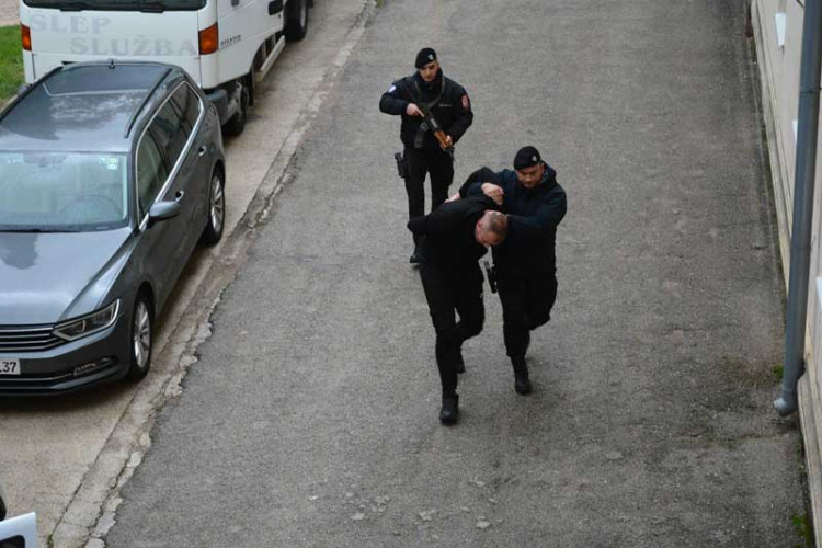 Објављен снимак привођења осумњичених за производњу и промет дроге