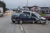 U sudaru Mercedesa i Renoa povrijeđene četiri osobe