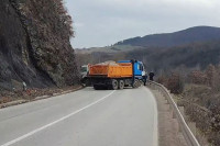 Постављена трећа барикада у општини Зубин Поток