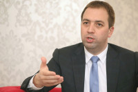 Selak: Obaveza političara je služiti narodu