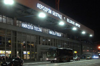 Лажна дојава о бомби на Аеродрому “Никола Тесла”, поремећен ред летења