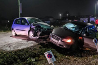  Težak sudar tri automobila u Živinicama: Jedno vozilo završilo van ceste, ima povrijeđeni