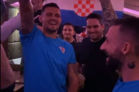 Vatreni slavili uz "Čavoglave", Lovren i Brozović vikali "Za dom spremni" VIDEO