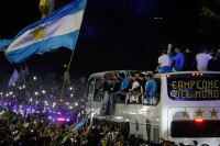 Fudbaleri Argentine sletjeli u Buenos Ajres poslije osvajanja SP (VIDEO)