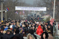 Срби на КиМ развили транспарент: "Курти, Космет није твоја прћија, ово је наша дедовина"