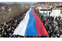Срби у Рудару развукли велику српску заставу ВИДЕО
