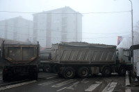 Осамнаести дан протеста Срба, постављена барикада у сјеверном дијелу Митровице
