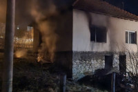 Muškarac zapalio bratovu kuću kod Zenice, a zatim odvezen u bolnicu