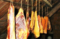 Slanina zapalila pušnicu u Banjaluci, povrijeđen domaćin