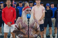 Aboridžin, ujak Mugi "očistio" Đokovićev trofej od negativne energije VIDEO