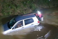 Automobil upao u rijeku kod Prijedora VIDEO