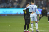 Scena za istoriju: Srdačan zagrljaj Ronalda i Mesija u njihovom oproštajnom duelu