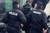 Tri policajca uhapšena jer su nazakonito naplaćivali kazne strancima