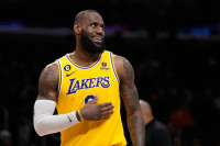 Lebronov dres prodat za četiri miliona dolara
