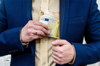 Pritvoreni supružnici  koji su pozajmljivali novac uz zelenašku kamatu