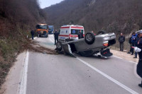 Mrkonjić Grad: Supružnici se prevrnuli u vozilu, žena sa teškim povredama prebačena u UKC