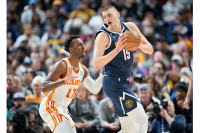 Srpski derbi u NBA: Jokić trećim tripl-dablom u nizu zasjenio Bogdanovića
