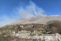 I dalje aktivan požar u selu Žakovo