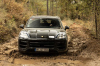 Потпуно електрични Porsche Cayenne стиже 2026. године