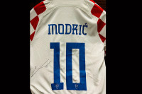 Modrić poklonio potpisani dres žrtvama zemljotresa u Turskoj
