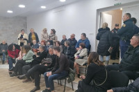 Protest prekinuo promociju knjige: Intervenisala policija