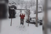 Djed influenser pokazuje mladima običaje za vaskršnji post