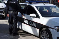 Žena optužena da je sestrića ubila letvom,  a poznanika pokušala ubiti cjepanicom