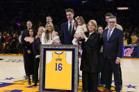 Lejkersi povukli dres Gasola, pobjede Milvokija, Ohlahome i Dalasa u NBA ligi