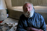 Žarko već 15 godina prezimi bez vatre i šporeta: Spava u kamp prikolici ili špilji VIDEO