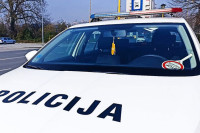 Tri lica povrijeđena u sudaru tri automobila