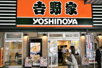 Japan: Dva muškarca uhapšena zbog umakanja štapća u zajedničku posudu sa đumbirom