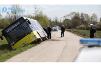 Autobus sletio u kanal, ima povrijeđenih