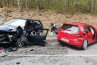 Saobraćajna nesreća kod Cazina: Jedna osoba poginula, dvoje povrijeđeno
