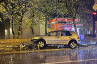 Vozač "golfa" izletio s puta u centru Banjaluke