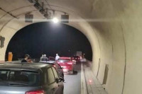 Teška saobraćajna nesreća u tunelu Vranduk, povrijeđeno pet ljudi
